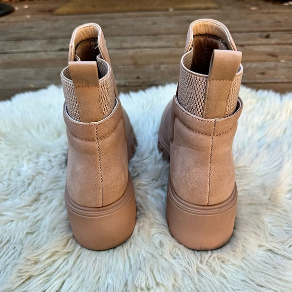 Qupid 💕 Dusty Pink Blush Lug Sole Ankle Faux Suede Fall Booties Womens Size 6 - Picture 6 of 15